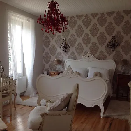 Le Manoir Bed & Breakfast *
