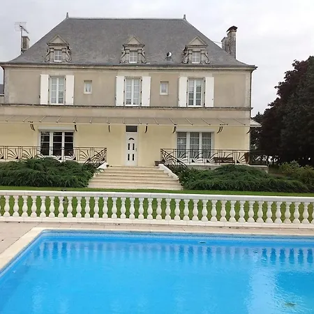 Le Manoir Bed & Breakfast *