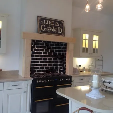 Le Manoir Bed & Breakfast